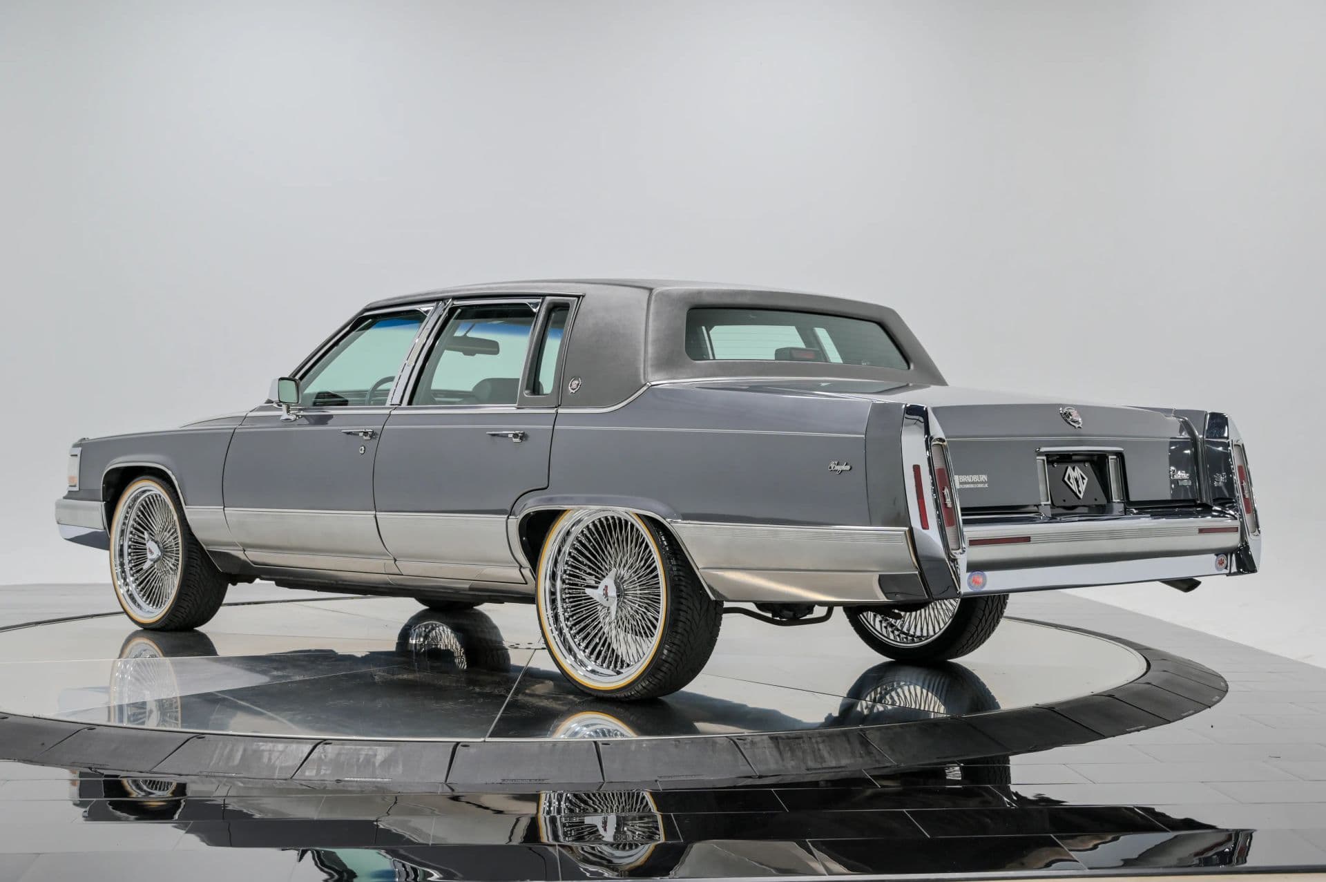 1991 Cadillac Brougham 4D Sedan RWD - thumbnail 5