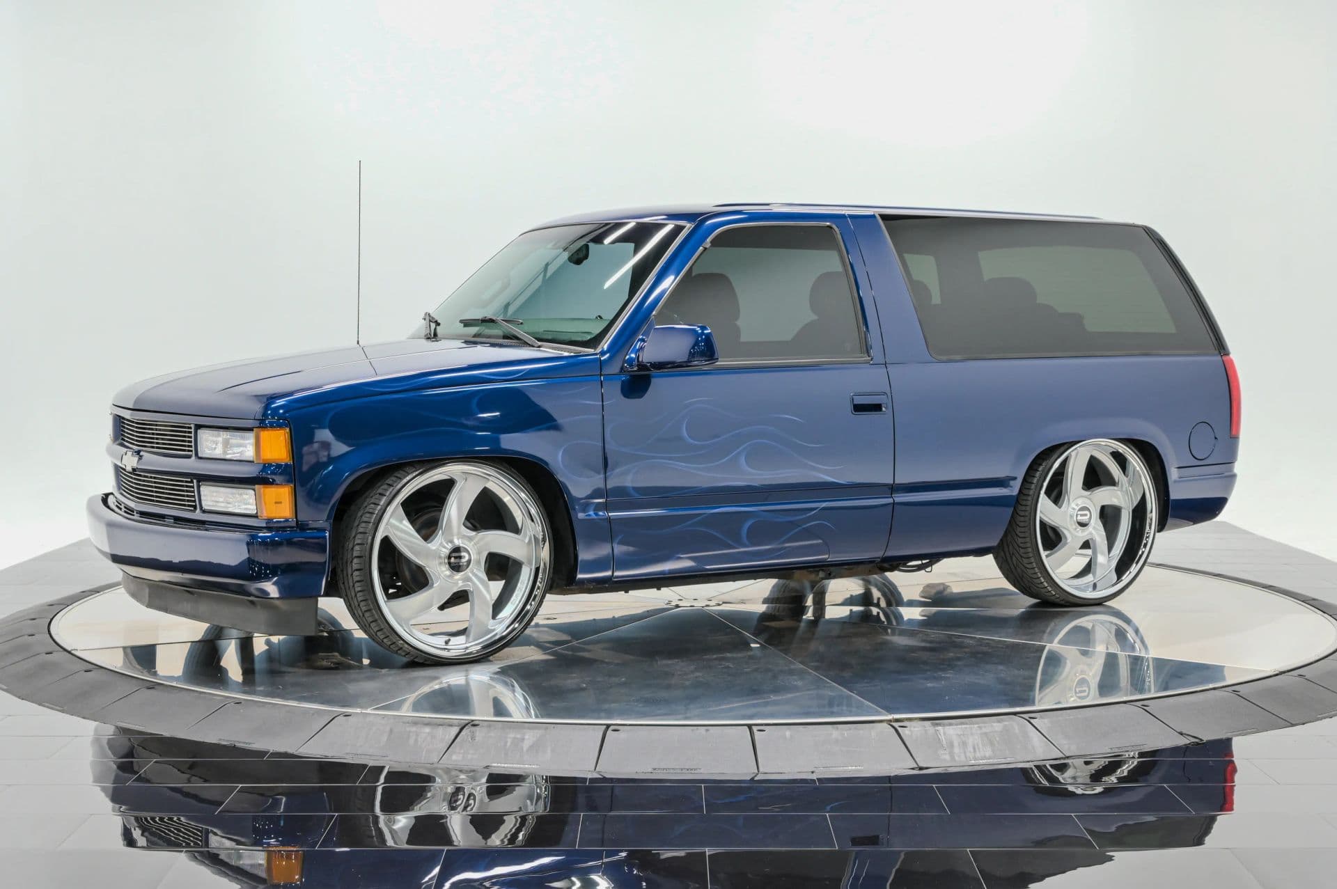 1997 Chevrolet Tahoe Sport Utility 2D - thumbnail 3