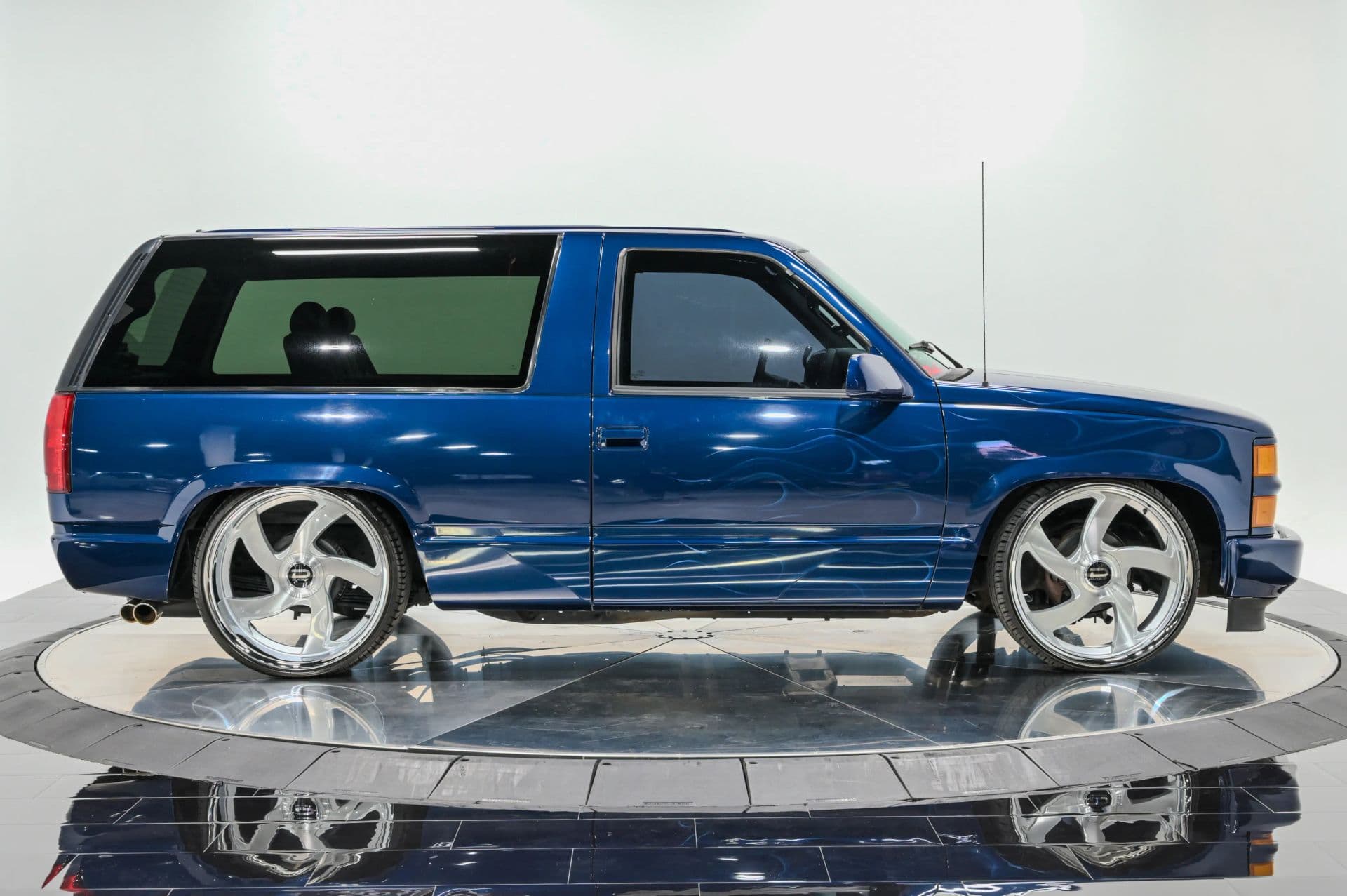 1997 Chevrolet Tahoe Sport Utility 2D - thumbnail 10