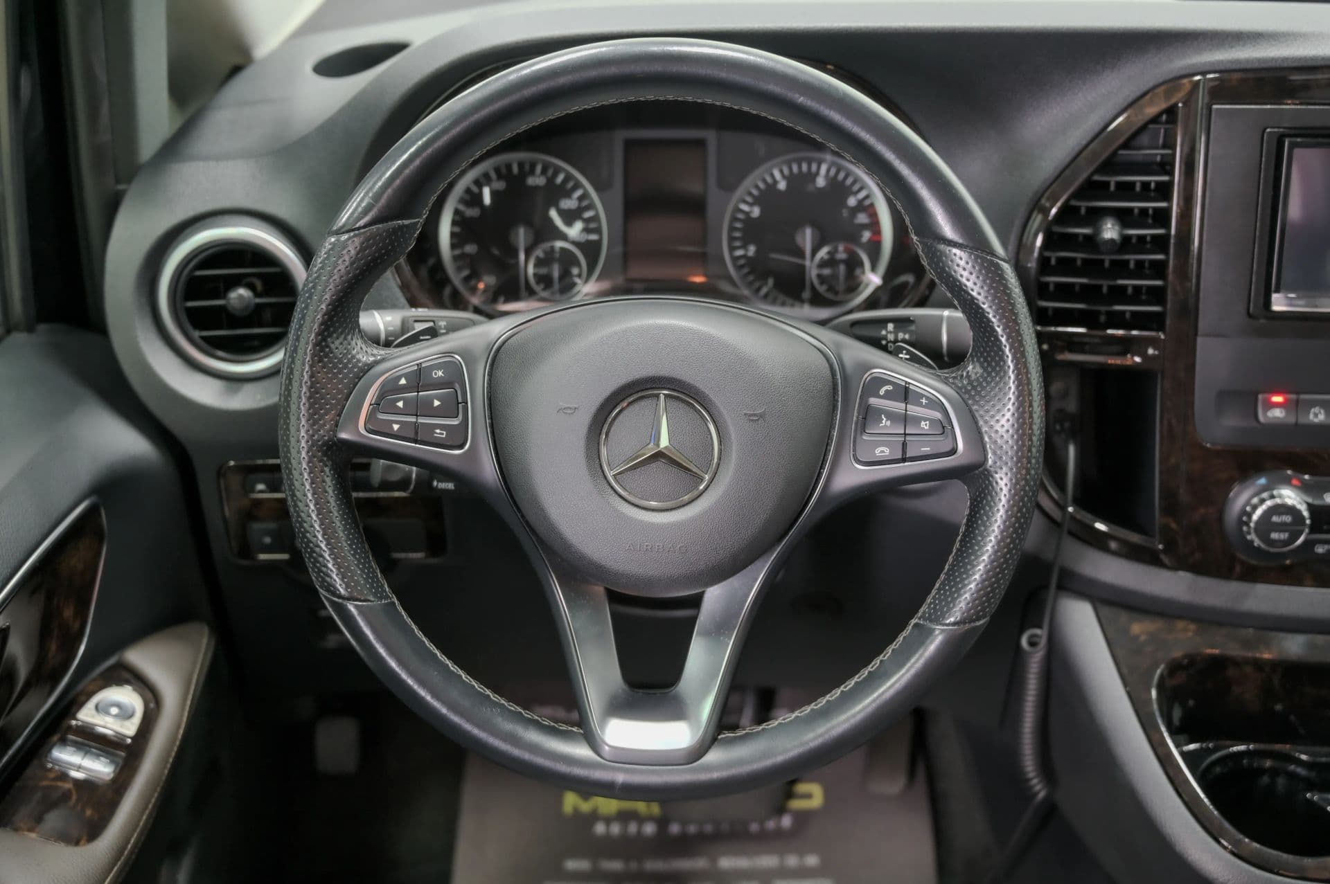 2018 Mercedes-Benz Metris Passenger Van 4D - thumbnail 32