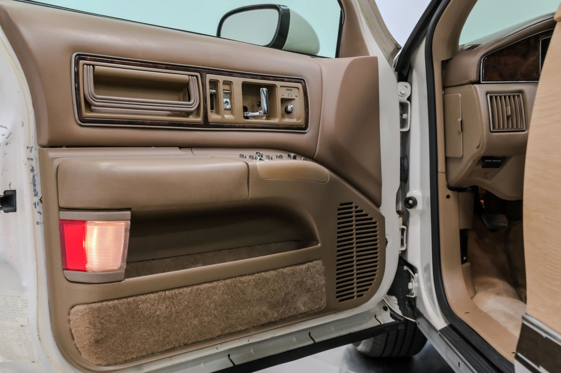 1993 Buick Roadmaster Estate Wagon 4D - thumbnail 28