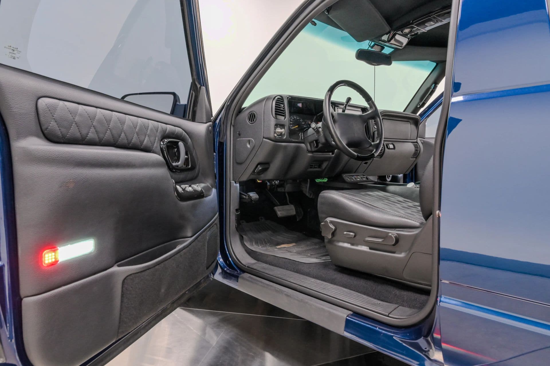 1997 Chevrolet Tahoe Sport Utility 2D - thumbnail 24