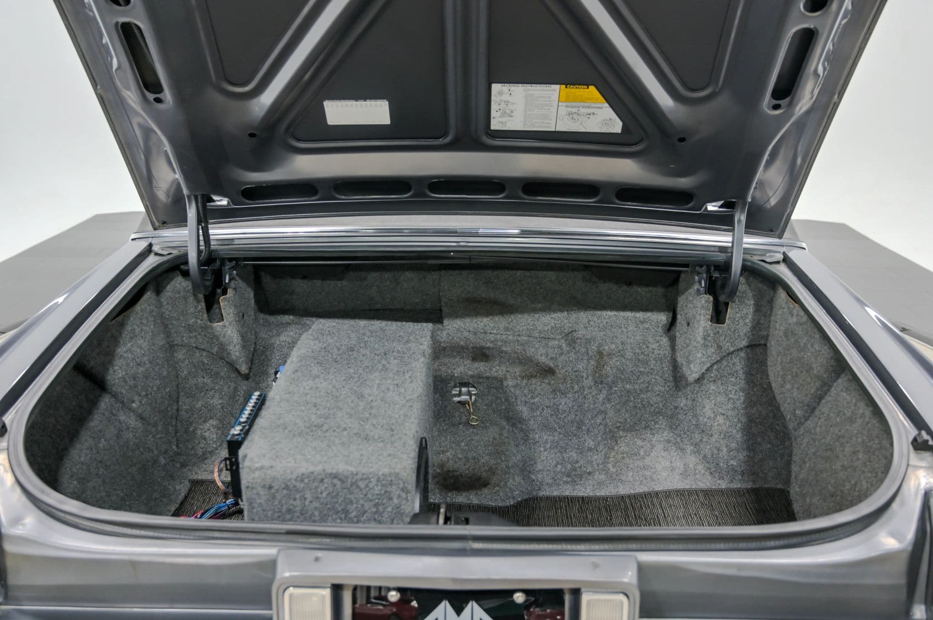 1991 Cadillac Brougham 4D Sedan RWD - thumbnail 43