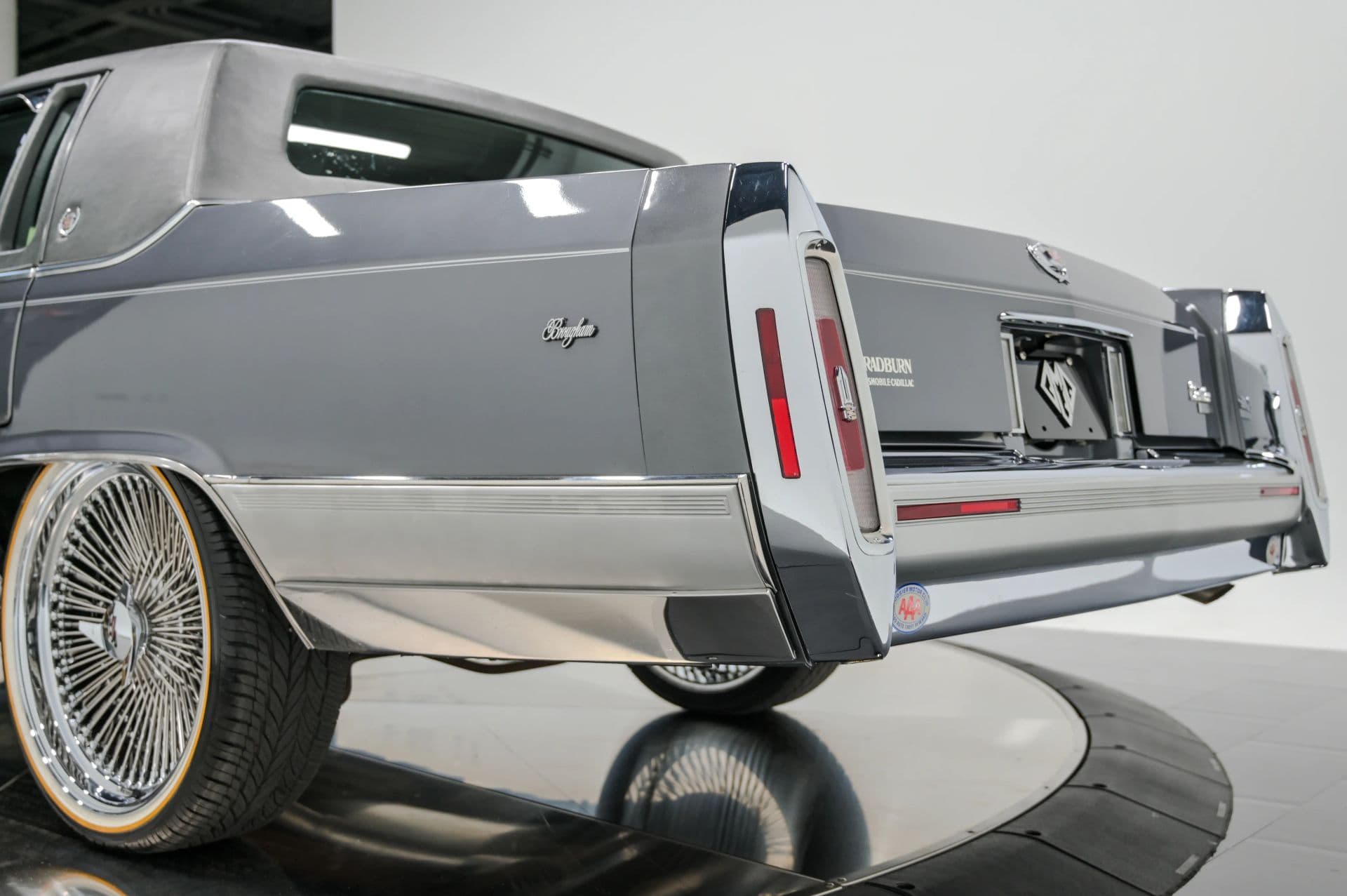 1991 Cadillac Brougham 4D Sedan RWD - thumbnail 22
