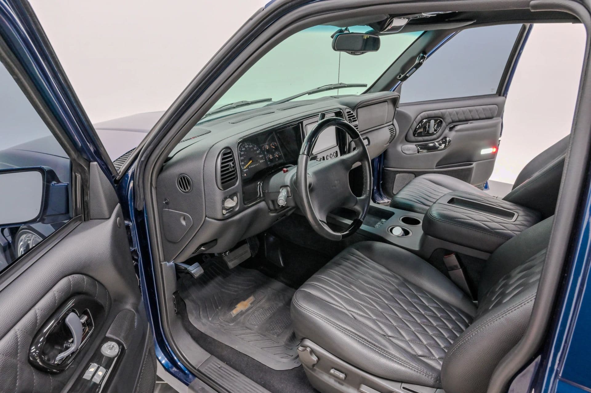 1997 Chevrolet Tahoe Sport Utility 2D - thumbnail 26