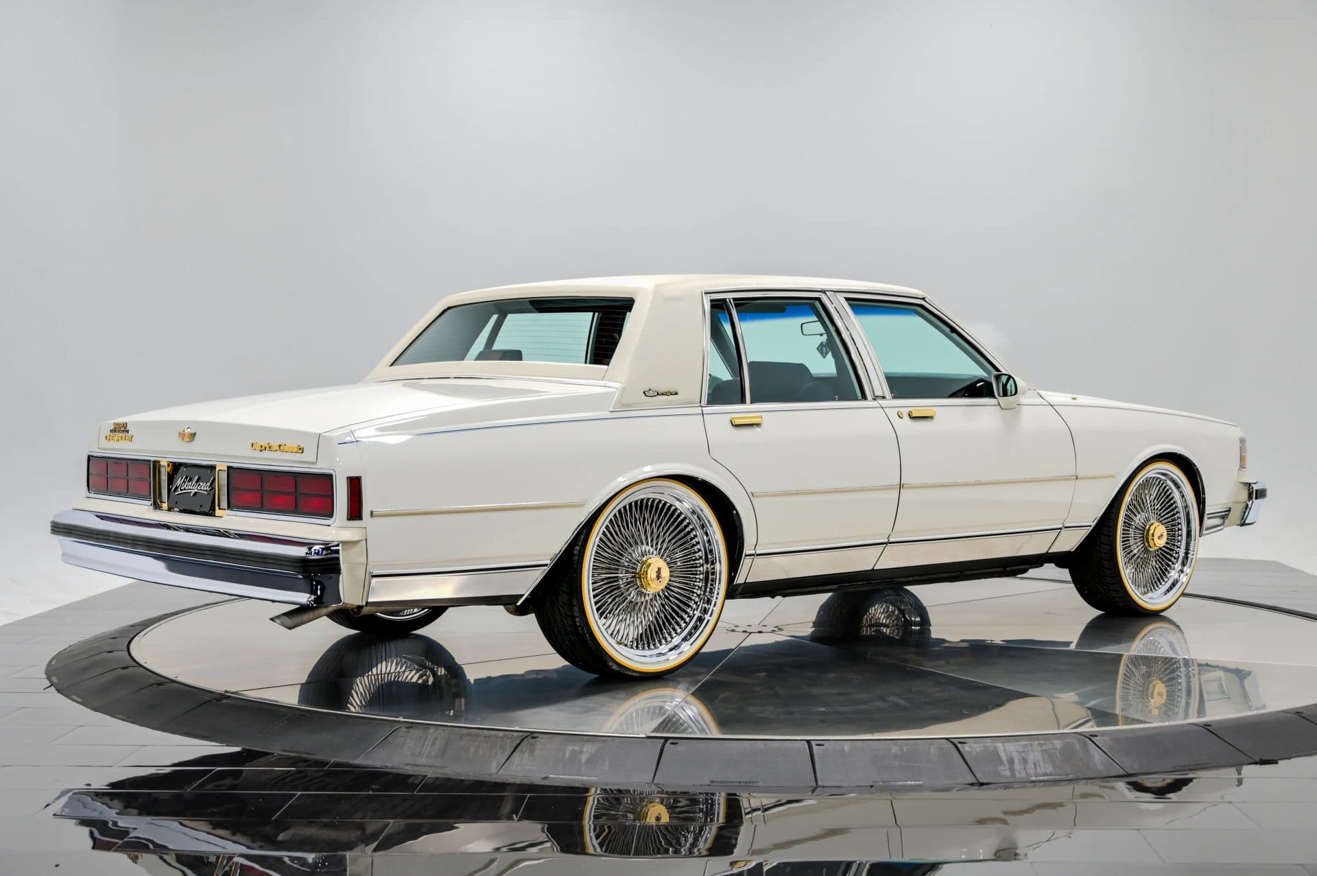 1989 Chevrolet Caprice Classic Brougham 4D Sedan - thumbnail 7
