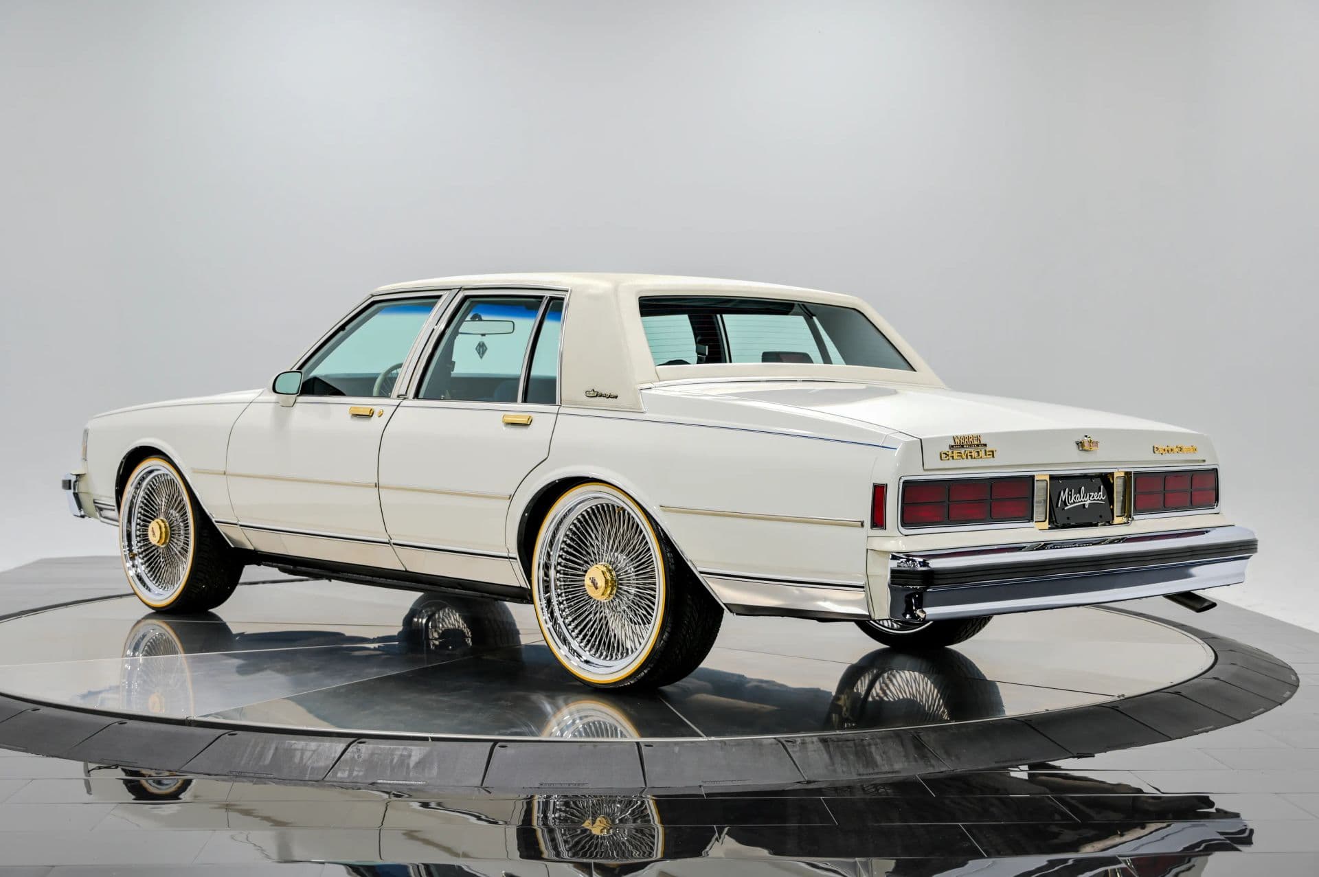 1989 Chevrolet Caprice Classic Brougham 4D Sedan - thumbnail 4