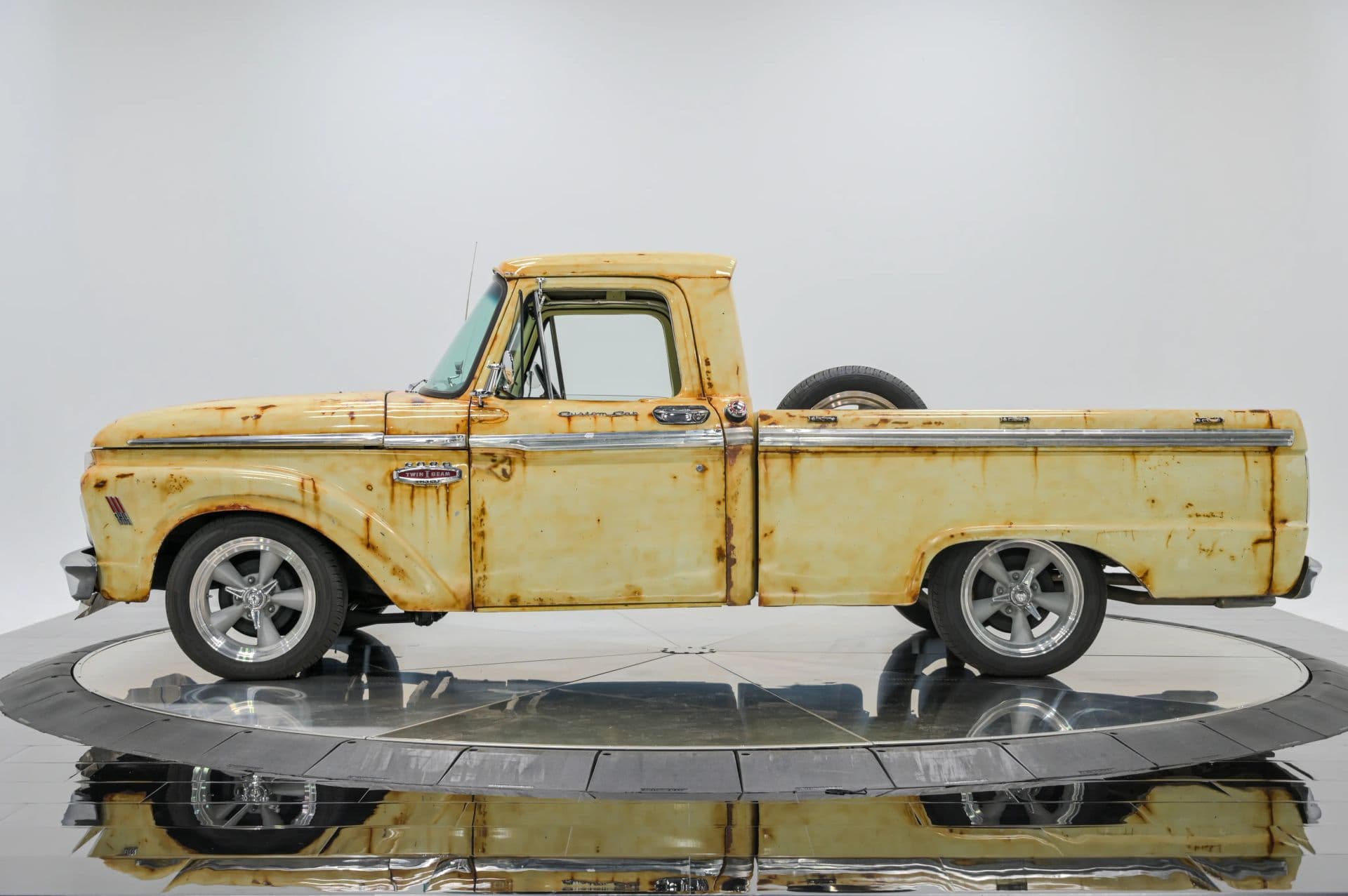 1966 Ford F100 - thumbnail 2