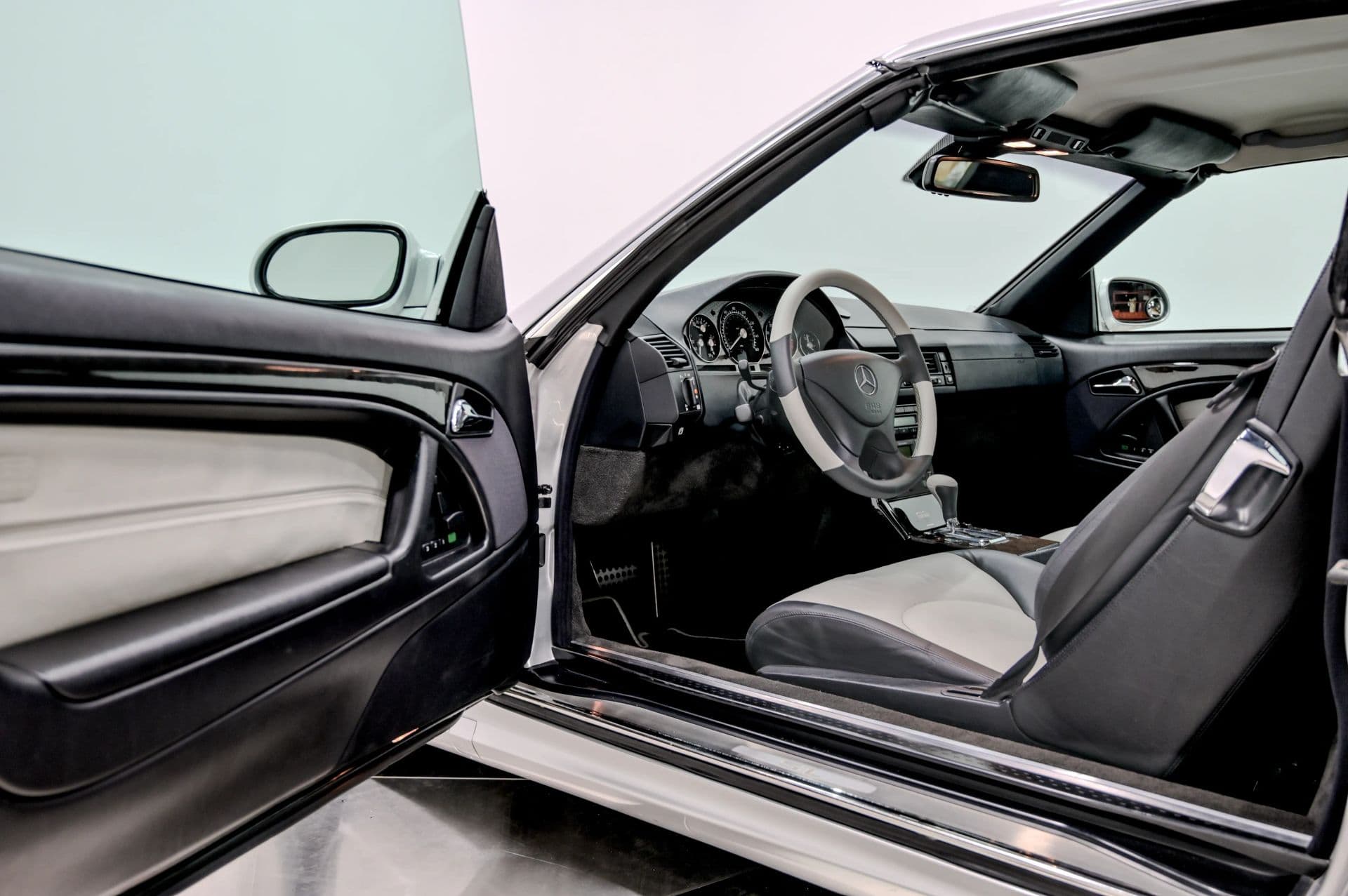 2002 Mercedes-Benz SL-Class SL 500 Roadster 2D - thumbnail 29