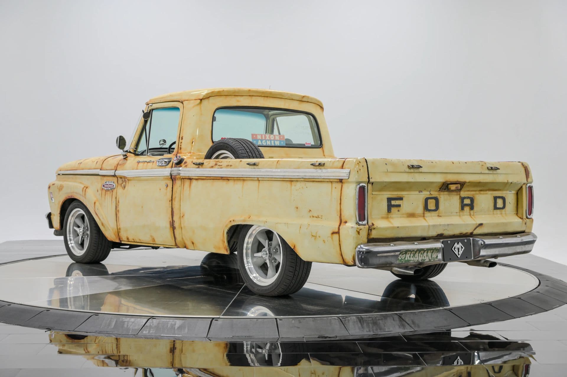 1966 Ford F100 - thumbnail 4
