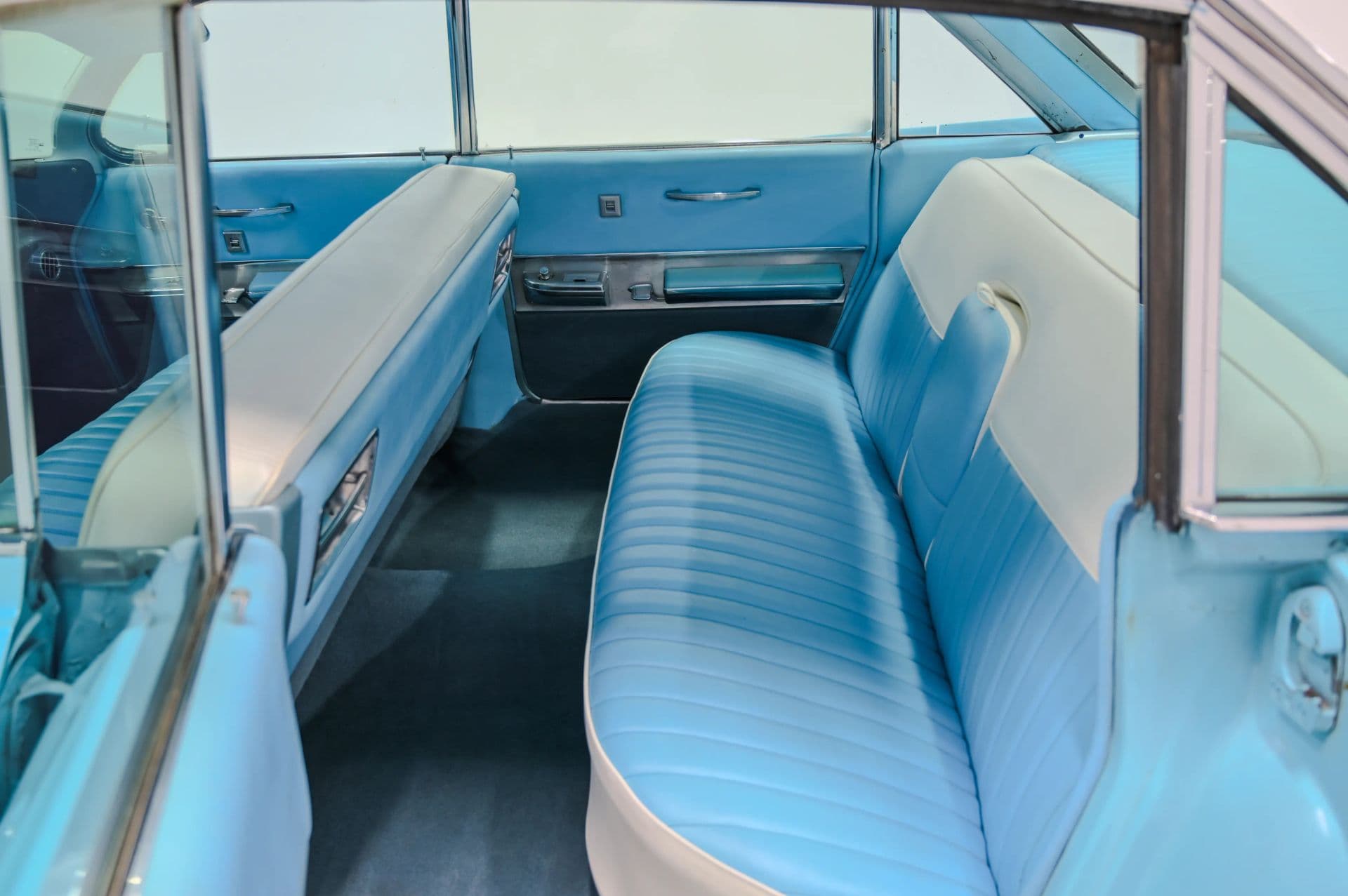 1961 Cadillac Coupe de Ville Coupe - thumbnail 31