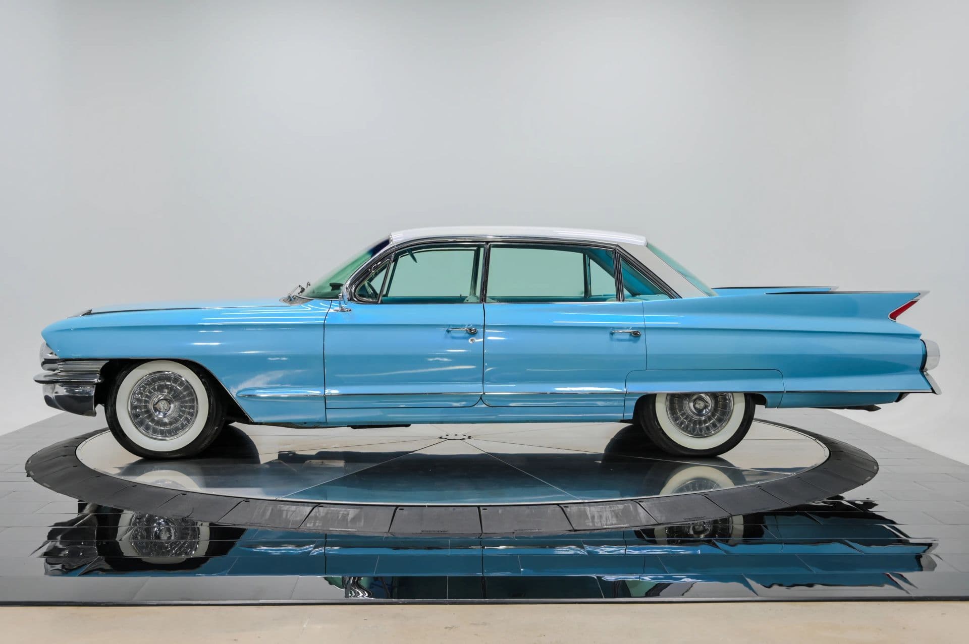 1961 Cadillac Coupe de Ville Coupe - thumbnail 2
