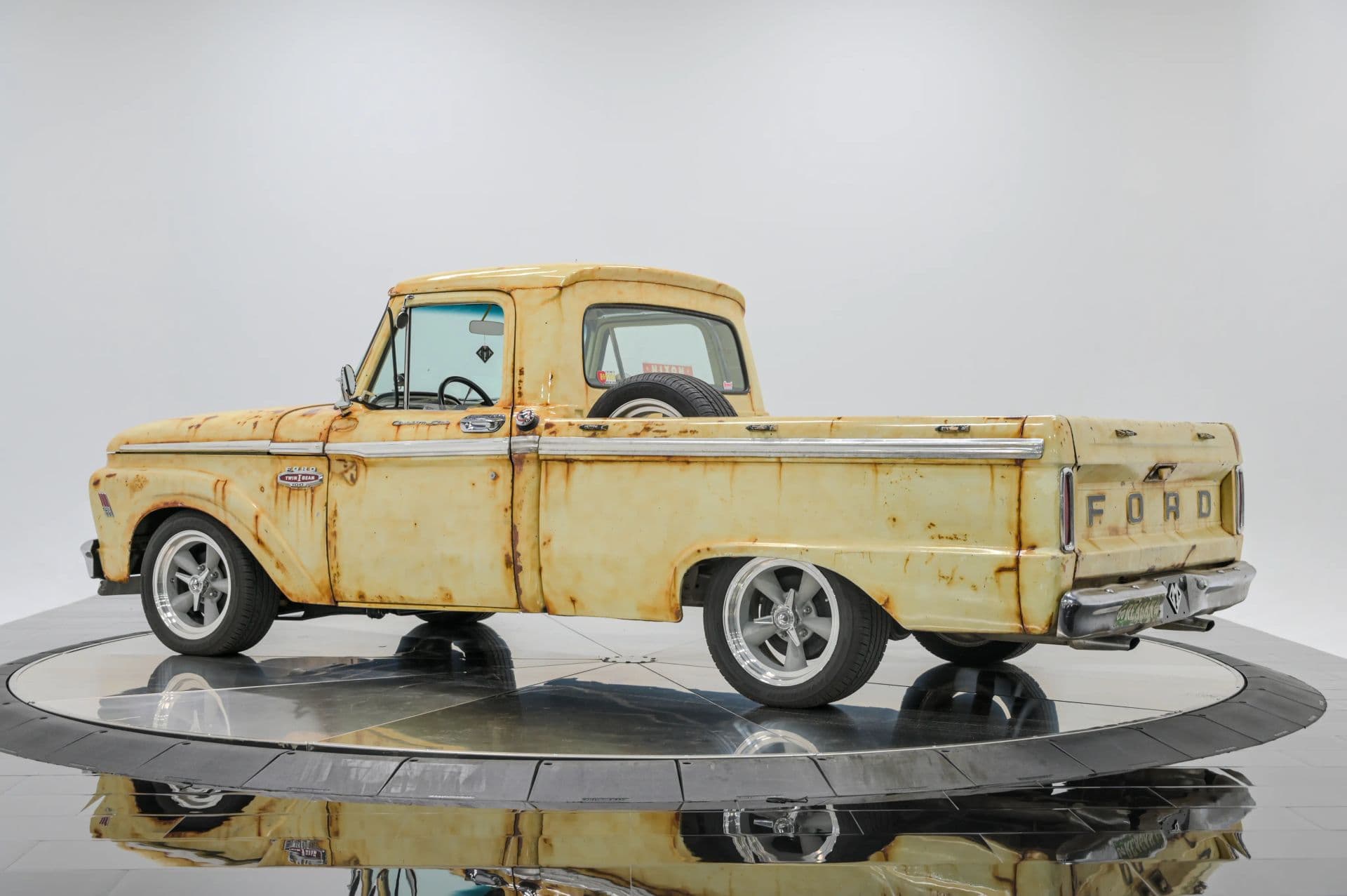 1966 Ford F100 - thumbnail 3