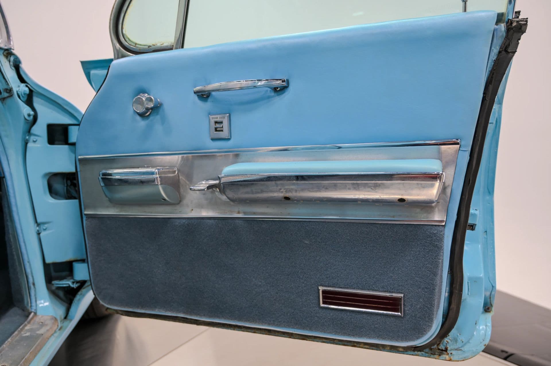 1961 Cadillac Coupe de Ville Coupe - thumbnail 36
