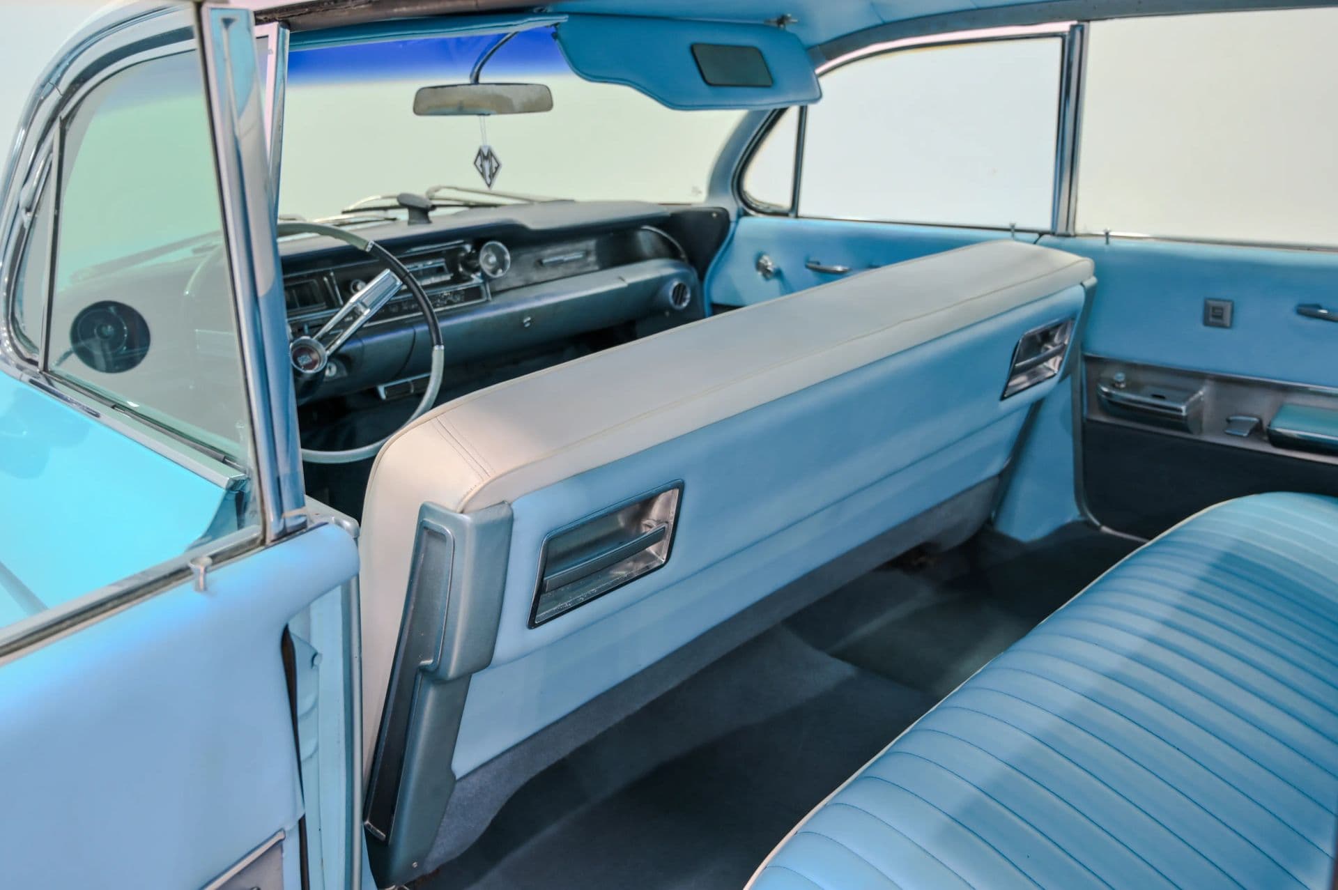 1961 Cadillac Coupe de Ville Coupe - thumbnail 32