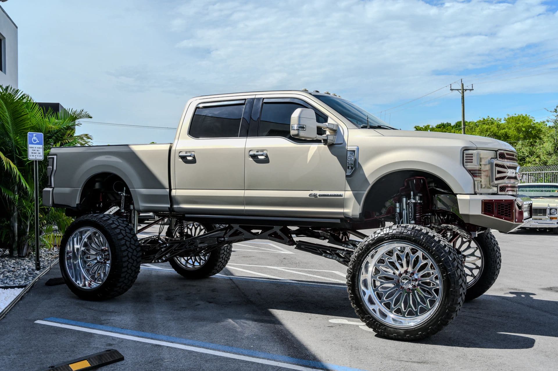 2018 Ford F250 Super Duty Crew Cab Limited Pickup 4D 6 3/4 ft - thumbnail 6