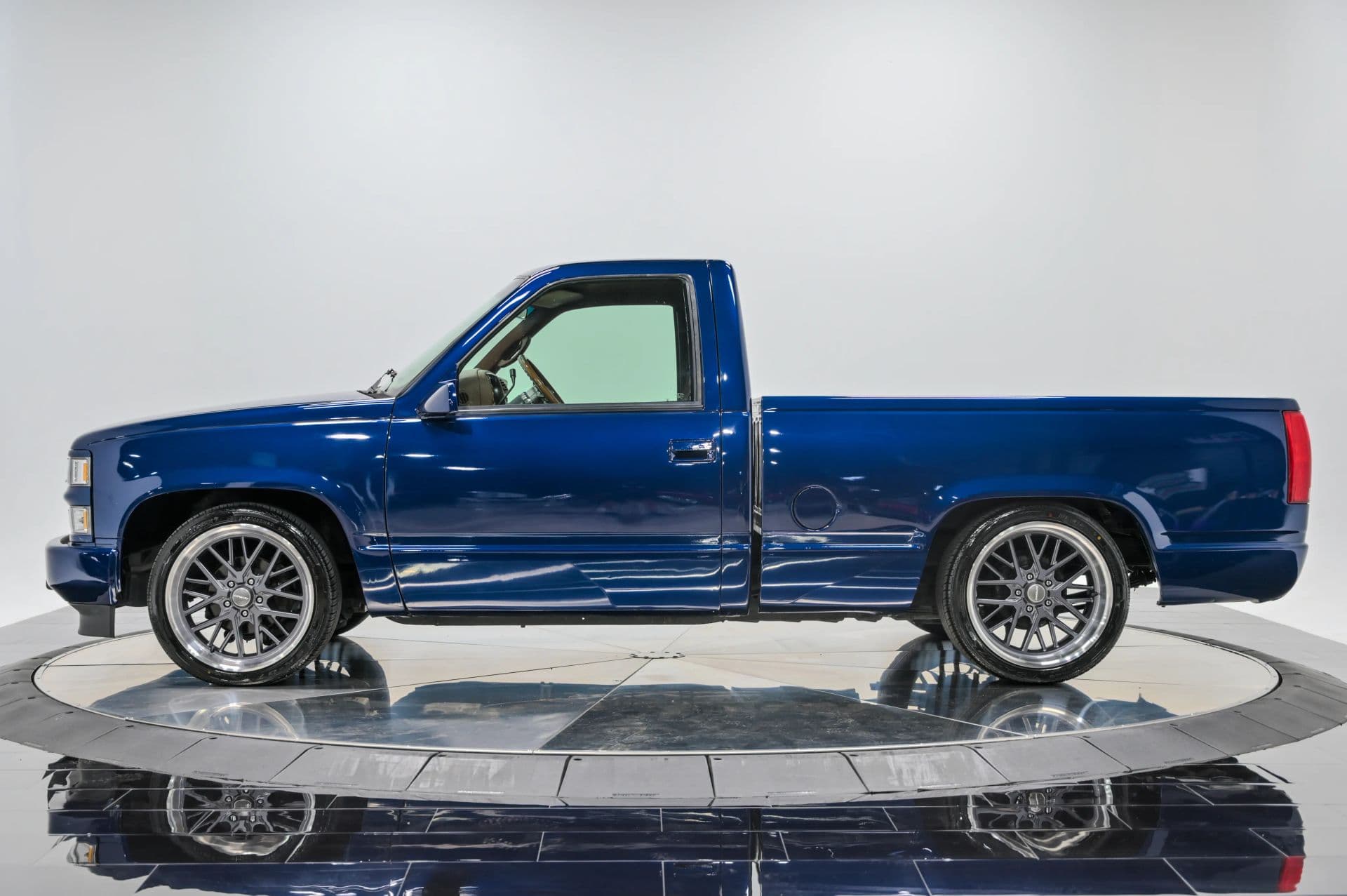 1994 Chevrolet 1500 Regular Cab Short Bed - thumbnail 2