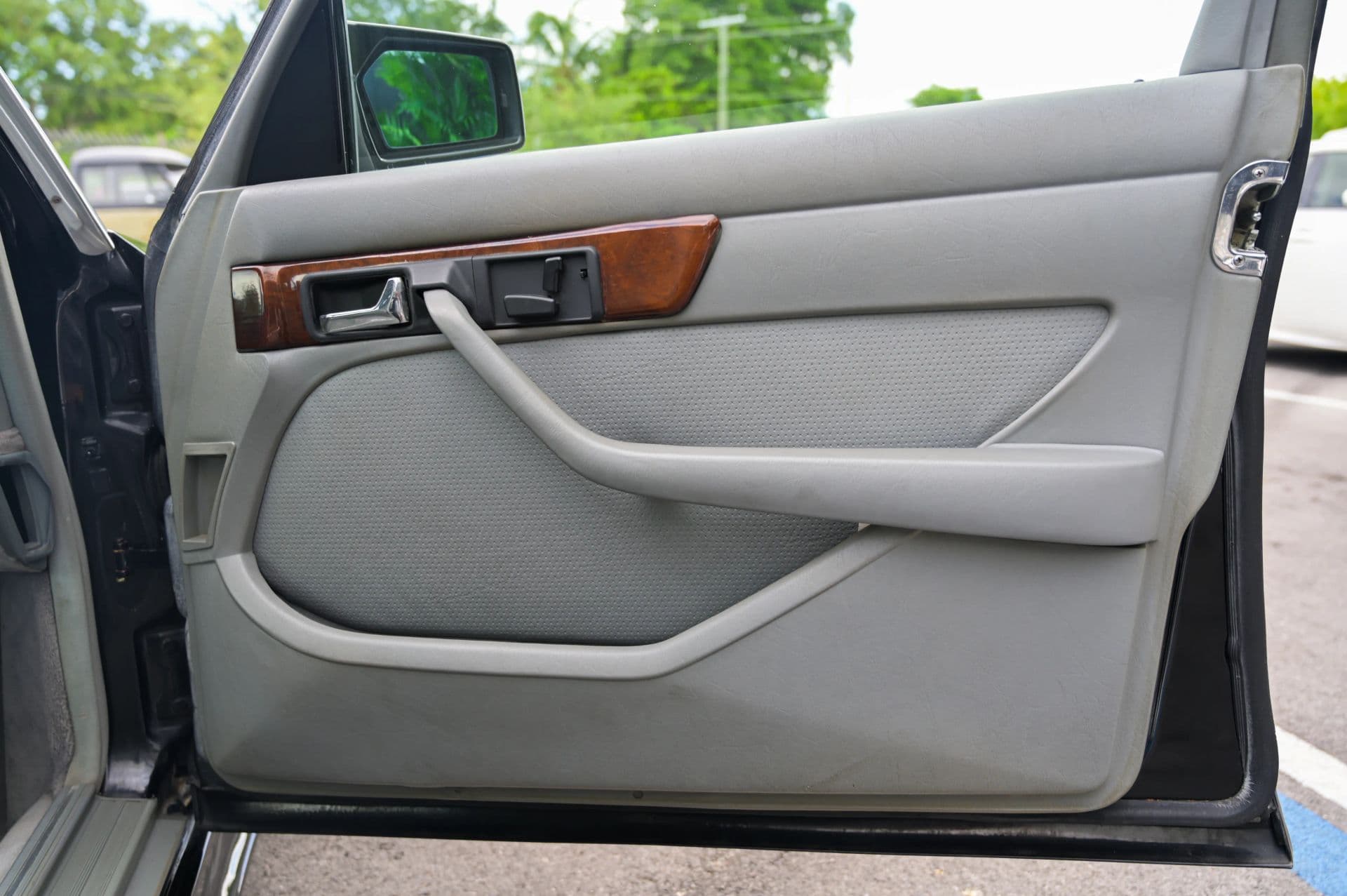 1985 Mercedes-Benz 500 Series SEL 4D Sedan - thumbnail 15