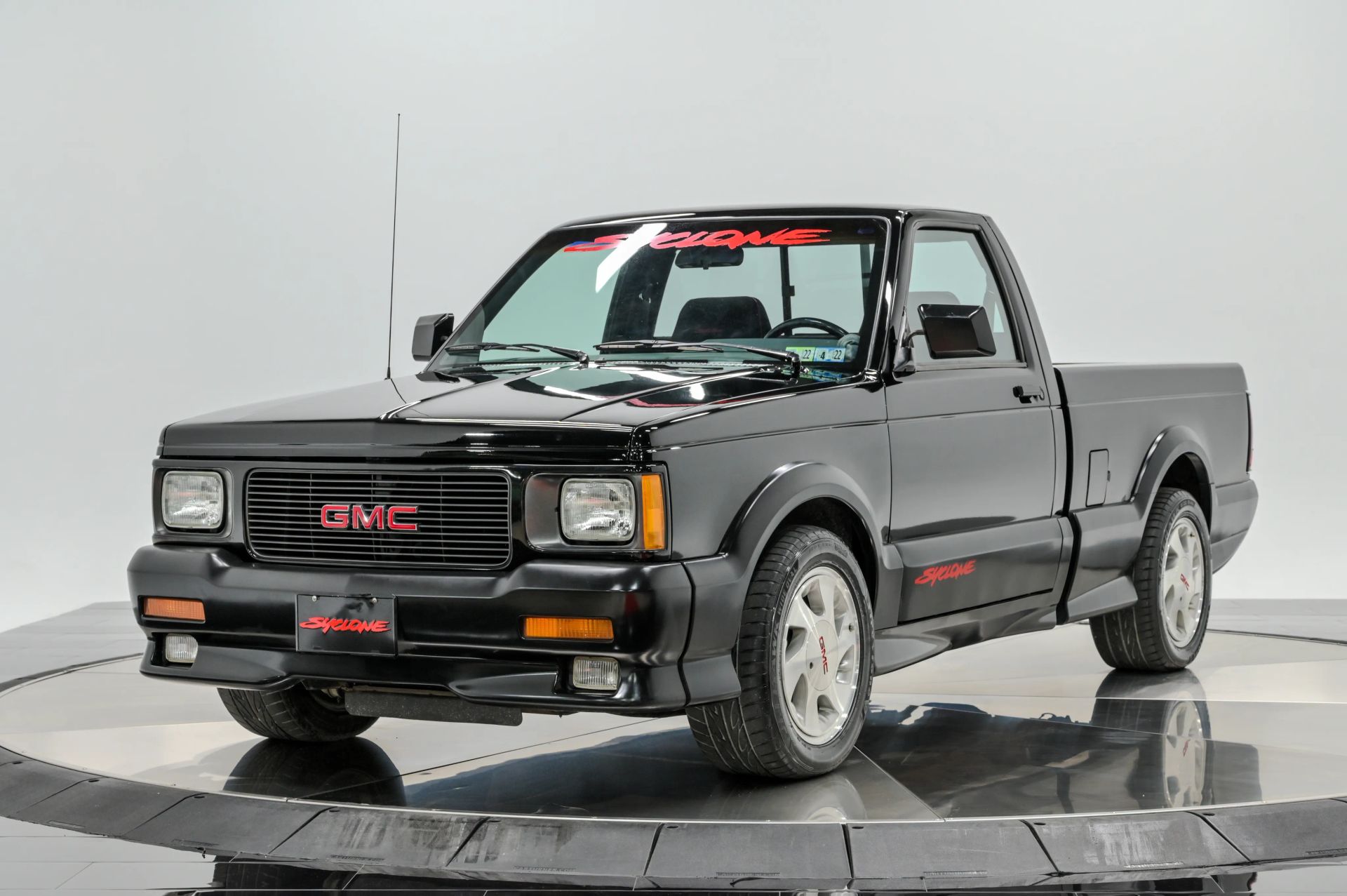 1991 GMC Sonoma SLS Reg Cab 4WD - photo 1 of 53