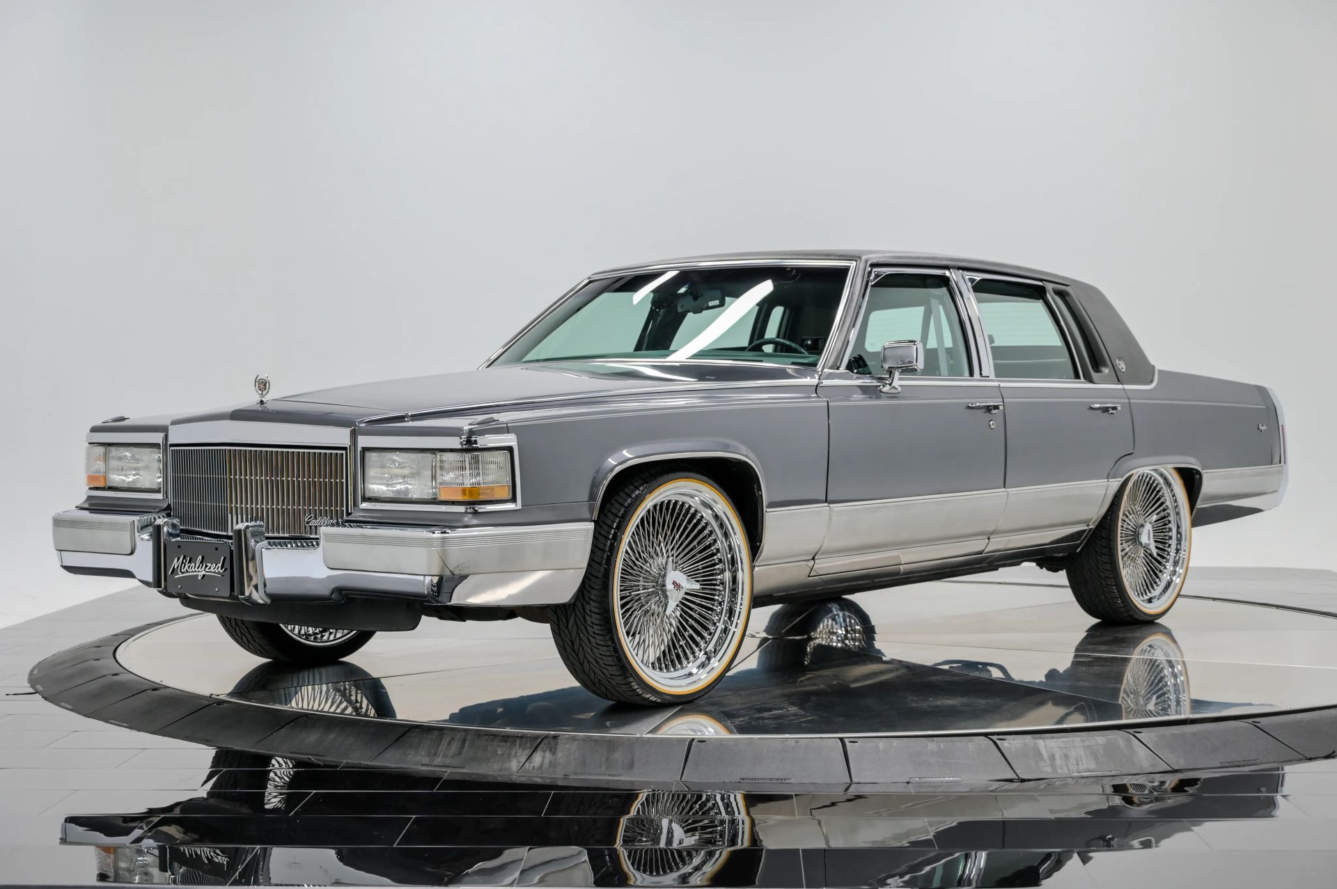 1991 Cadillac Brougham 4D Sedan RWD - photo 1 of 48